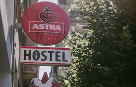Außenschild des Hostels
