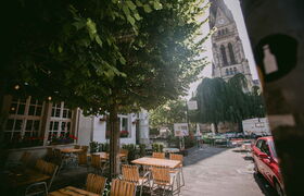 Blick vom Hostel zur Kirche